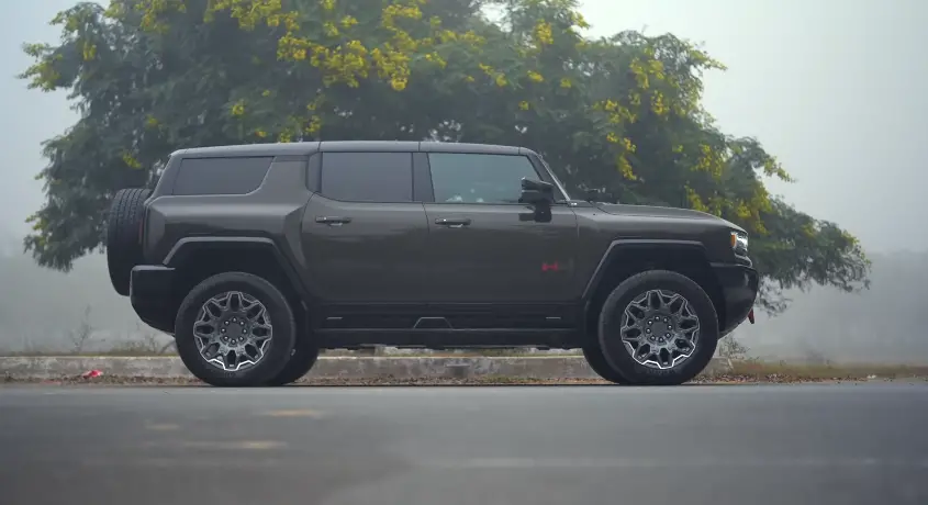 How much does the electric hummer weigh​